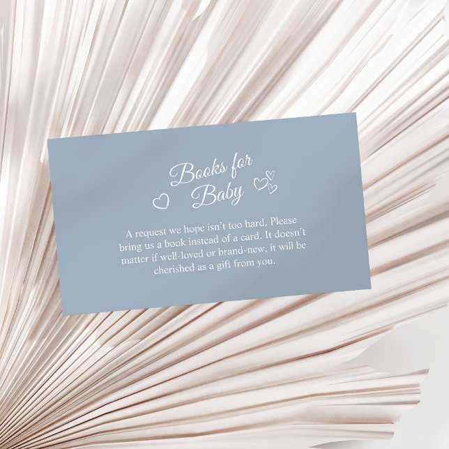 Dusty Blue Minimalistisch Baby Shower Books für Ba Begleitkarte (Dusty Blue Minimalist Baby Shower Books for Baby Enclosure Card on a sunny neutral dry palm leaf.)