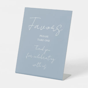 Dusty Blue Minimalistisch Elegant Script Favoriten Sockelschild