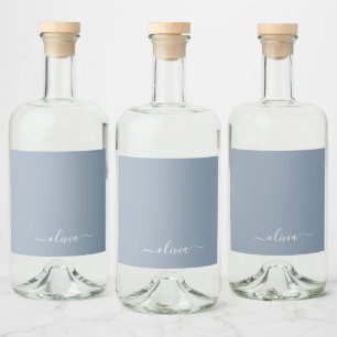 Dusty Blue Minimalistisch Modern Monogram Elegant Alkoholflaschenetikett