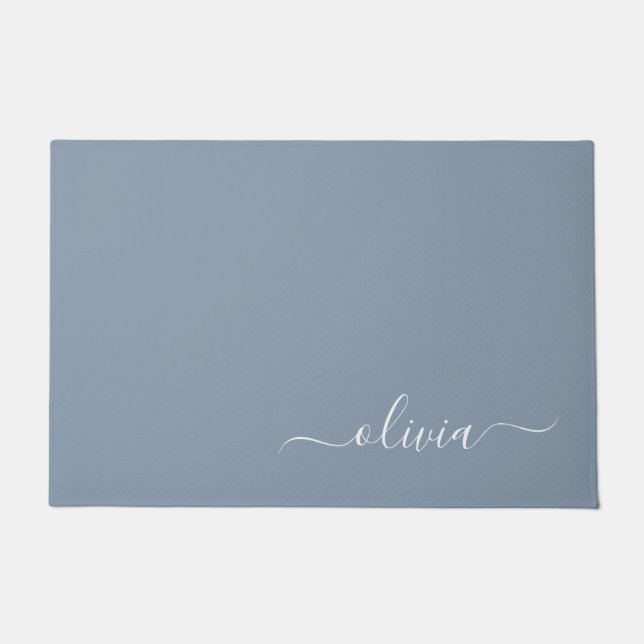Dusty Blue Minimalistisch Modern Monogram Elegant Fußmatte (Vorderseite)