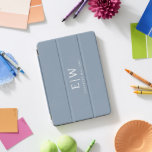 Dusty Blue Minimalistisch Modern Monogram Elegant iPad Pro Cover<br><div class="desc">Einführen in unsere Dusty Blue Minimalistisch Modern Monogram Elegant Collection: Erhöhen Sie Ihren Stil mit schlichter Eleganz und zeitlosem Charme. Unsere Kollektion präsentiert minimalistische Designs in einer beruhigenden, staubblauen Farbe, die durch elegante Monogramme nach Ihrem Geschmack ergänzt wird. Von der edlen Schreibwaren bis hin zum vielseitigen Zubehör - jedes Stück...</div>