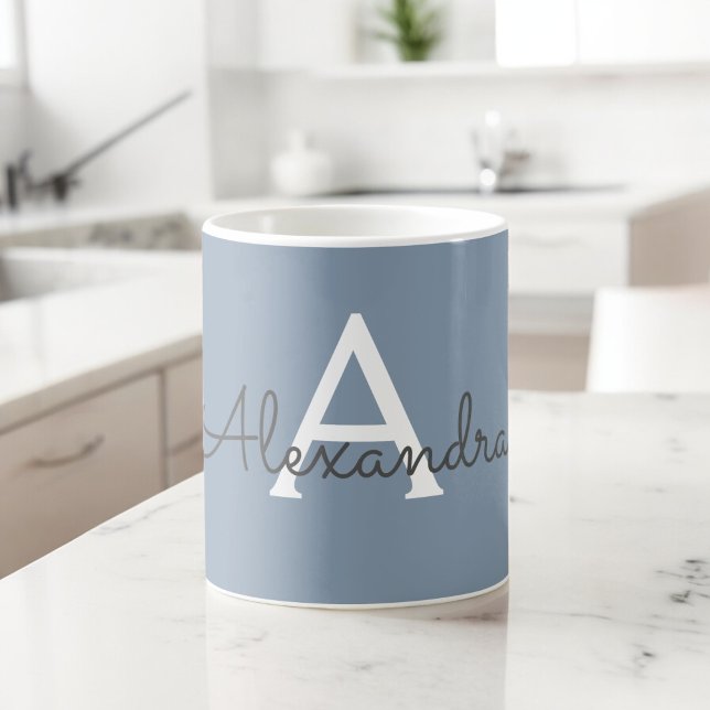 Dusty Blue Minimalistisch Modern Monogram Elegant Kaffeetasse (Von Creator hochgeladen)