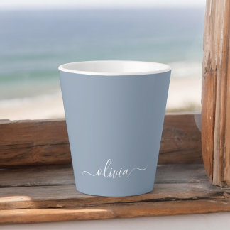Dusty Blue Minimalistisch Modern Monogram Elegant Milchtasse