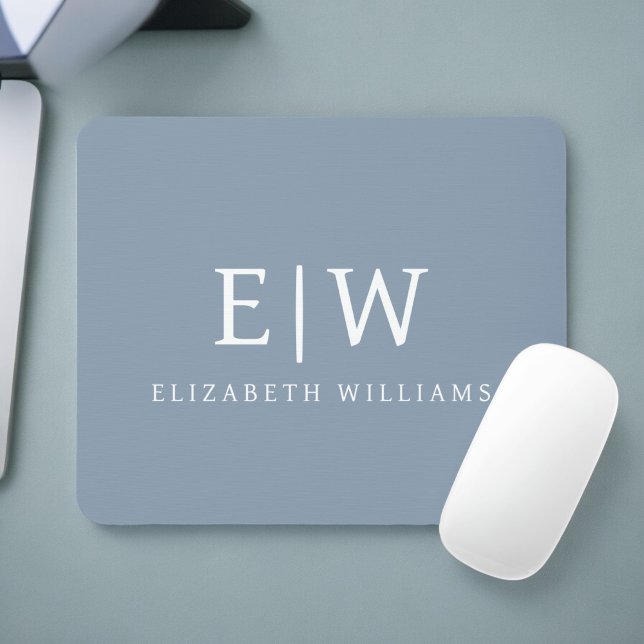 Dusty Blue Minimalistisch Modern Monogram Elegant Mousepad (Von Creator hochgeladen)