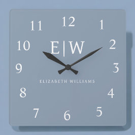 Dusty Blue Minimalistisch Modern Monogram Elegant Quadratische Wanduhr