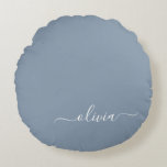 Dusty Blue Minimalistisch Modern Monogram Elegant Rundes Kissen<br><div class="desc">Einführen in unsere Dusty Blue Minimalistisch Modern Monogram Elegant Collection: Erhöhen Sie Ihren Stil mit schlichter Eleganz und zeitlosem Charme. Unsere Kollektion präsentiert minimalistische Designs in einer beruhigenden, staubblauen Farbe, die durch elegante Monogramme nach Ihrem Geschmack ergänzt wird. Von der edlen Schreibwaren bis hin zum vielseitigen Zubehör - jedes Stück...</div>