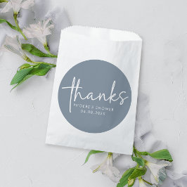 Dusty Blue Minimalistisch Script Brautparty Geschenktütchen