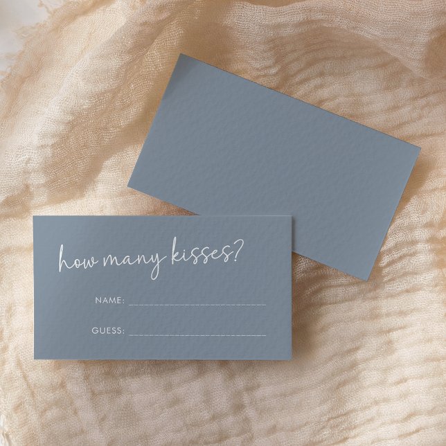 Dusty Blue Minimalistisch Script Wie viele Kisses  Begleitkarte (Von Creator hochgeladen)
