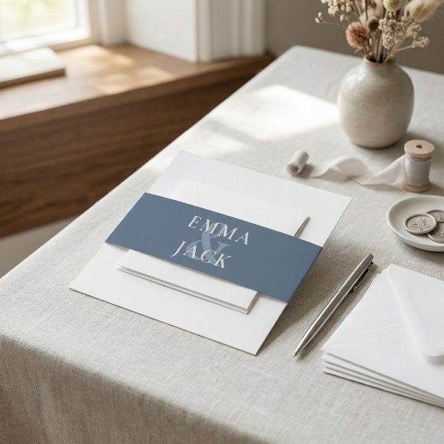 Dusty Blue Minimalistisch Serif Monogram Hochzeit Einladungsbanderole (Dusty Blue Minimalist Serif Monogram wedding Invitation Belly Band)