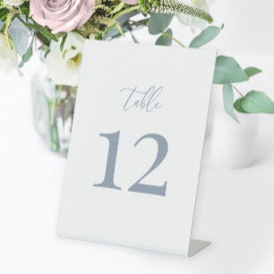 Dusty Blue Modern Elegante Hochzeit-Tischnummer Sockelschild