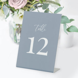 Dusty Blue Modern Elegante Hochzeit-Tischnummer Sockelschild