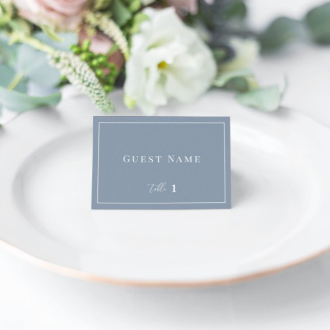Dusty Blue Modern Elegante Wedding Escort Card Tischnummer (Von Creator hochgeladen)