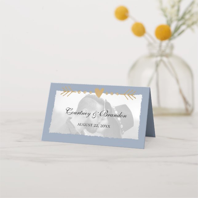 Dusty Blue Modern Foto Gold Hearts Wedding Platzkarte (Vorderseite)