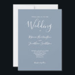 Dusty Blue Modern Script Wedding Einladung<br><div class="desc">Diese einfach gestaltete und wunderschöne Einladungs-Karte bietet ein elegantes,  modernes und minimales typografisches Design mit einem staubblauen Farbschema. Bereit für Sie,  um mit den Details Ihres besonderen Tages. Bitte stöbern Sie in der Dusty Blue Modern Script Wedding Suite für passende Schreibwaren.</div>