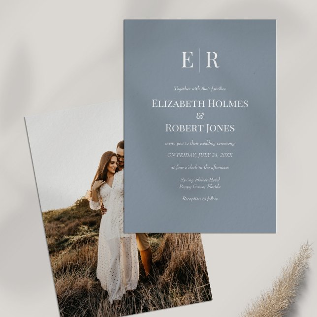 Dusty Blue Monogram Custom Foto Wedding Einladung (Dusty Blue Monogram Custom Photo Wedding Invitation on white table with dry wildflower.)
