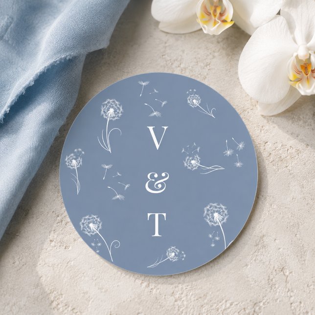 Dusty Blue Monogram Floral Wedding Runder Aufkleber (Von Creator hochgeladen)