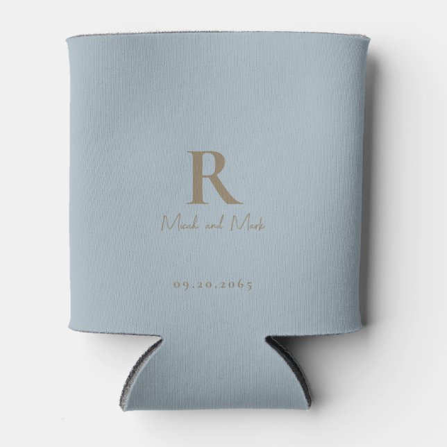 Dusty Blue Monogram Gold Text Wedding Dosenkühler (Vorderseite)