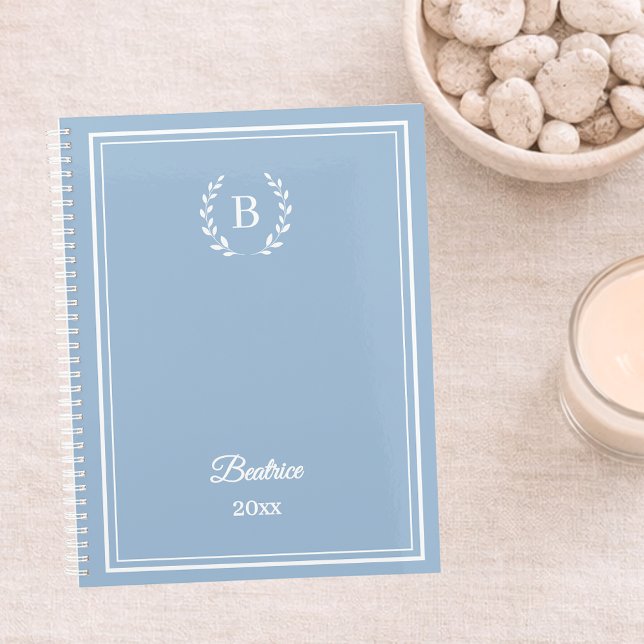 Dusty blue Monogram Personalized Quiet Luxury Notizbuch (Von Creator hochgeladen)