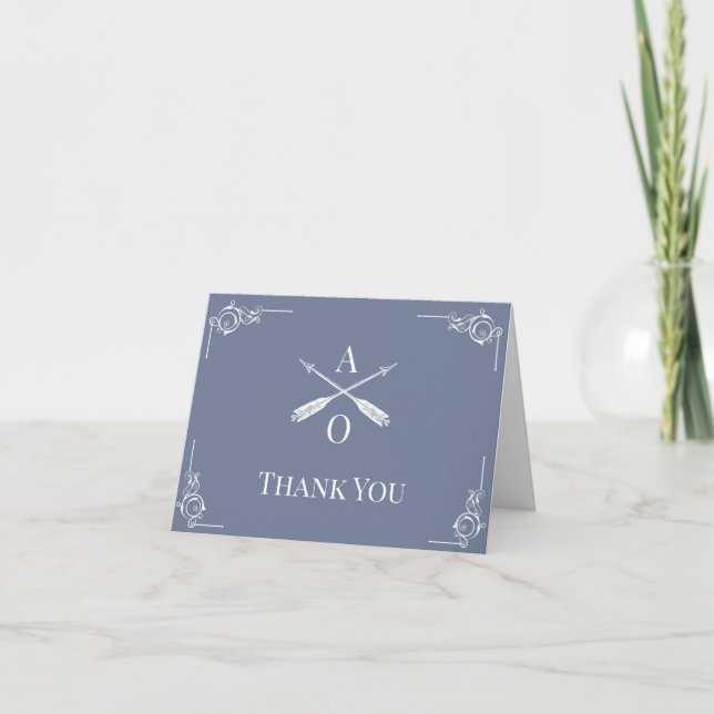 Dusty Blue Monogram und Arrows Wedding Vielen Dank Dankeskarte (Vorderseite)