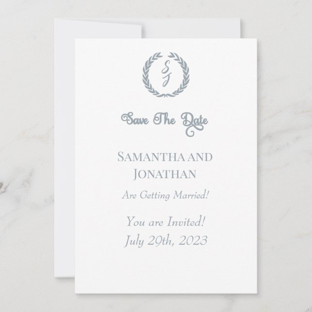 Dusty Blue Monogram Wreath Save the Date Card Einladung (Vorderseite)