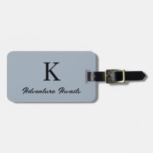 Dusty Blue Monogrammabenteuer wartet auf Geschenk Gepäckanhänger