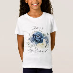 Dusty Blue Navy Champagne Ivory Junior Bridesmaid T-Shirt<br><div class="desc">Dusty bläuliche Junior Bridesmaid in Shirt mit elegantem Bouquet aus Marineblau, Königblau , Weiß , Gold, Champagner Elfenbein, Rose in rötlich Farbe, ranunculus Blume Knospen und Salbei grünen Eukalyptus-Blätter und elegantem Aquarellbouquet. Bitte kontaktieren Sie mich für Hilfe bei der Anpassung oder wenn Sie ein anderes Produkt mit diesem Design benötigen....</div>