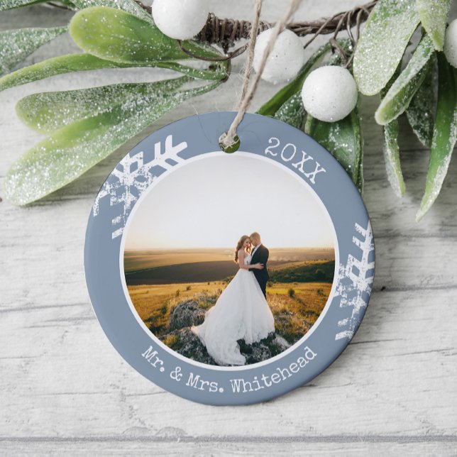 Dusty Blue Newlywed Snowflake 1. Weihnachten Keramik Ornament (Rustic snowflake newlywed holiday keepsake photo ornament perfect for gifts to bring joy to others.)