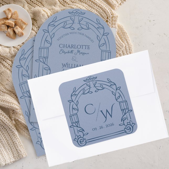 Dusty Blue Ornate Arch Botanical Wedding Quadratischer Aufkleber (Dusty Blue Ornate Arch Botanical Wedding Envelope Square Sticker Monogram Seal)