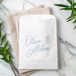Dusty Blue Oversized Script Names Wedding Geschenktütchen