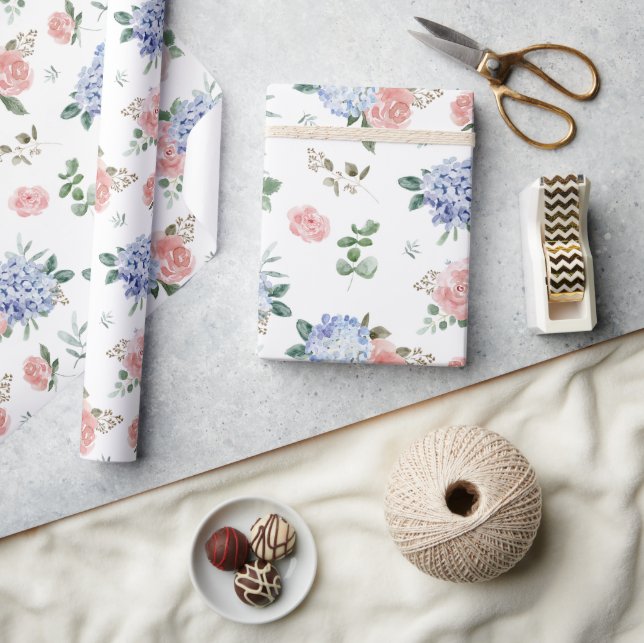 Dusty Blue Pastel Pink Hydrangeas Hochzeit Geschenkpapier (Kunsthandwerk)