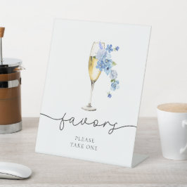 Dusty Blue Petals & Prosecco Brautparty Favoriten Sockelschild