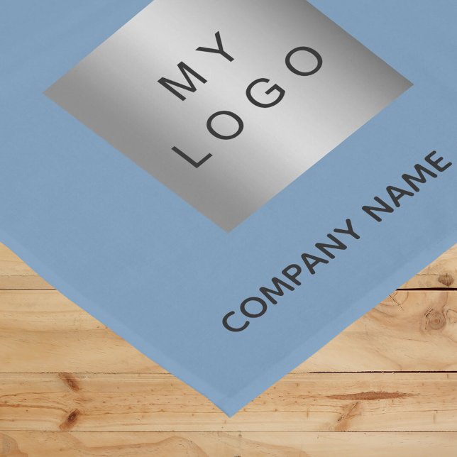 Dusty Blue Salon Business Logo Kurzer Tischläufer (Von Creator hochgeladen)