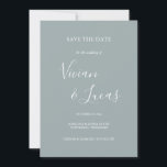 Dusty Blue Script Wedding Save the Date<br><div class="desc">Dusty Blue Script Wedding Save the Date-Karte mit Signature-Stilnamen,  dieses elegante Dusty Bluesave die Dattelkarte kann mit Ihren besonderen Hochzeitstag-Informationen in schicken Schriften personalisiert werden.</div>