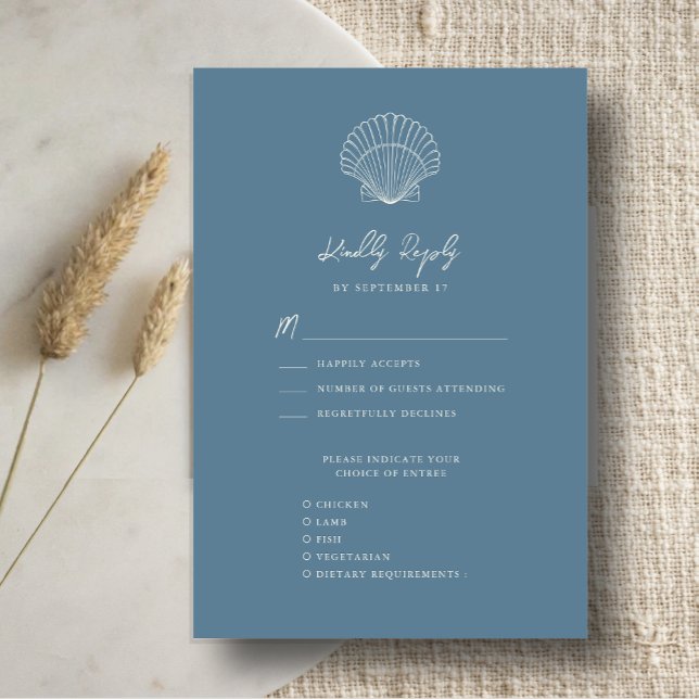 Dusty Blue Seashell Beach Hochzeit in Urlaubsort RSVP Karte (Von Creator hochgeladen)