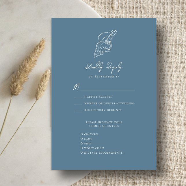 Dusty Blue Seashell Beach Hochzeit in Urlaubsort RSVP Karte (Von Creator hochgeladen)