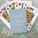 Dusty Blue Signature Script Spielkarten<br><div class="desc">Diese Spielkarten mit Signaturstil können mit Ihren Namen und dem besonderen Datum in chic Schrift auf einem staubblauen Hintergrund personalisiert werden. Entwickelt von Thisisnotme©</div>