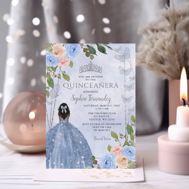 Dusty Blue Silver Floral Princess Quinceañera Einladung (Dusty Blue Silver Floral Princess Quinceañera Invitation)