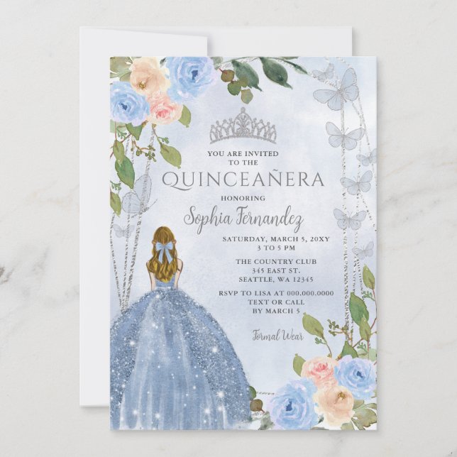 Dusty Blue Silver Floral Princess Quinceañera Einladung (Vorderseite)