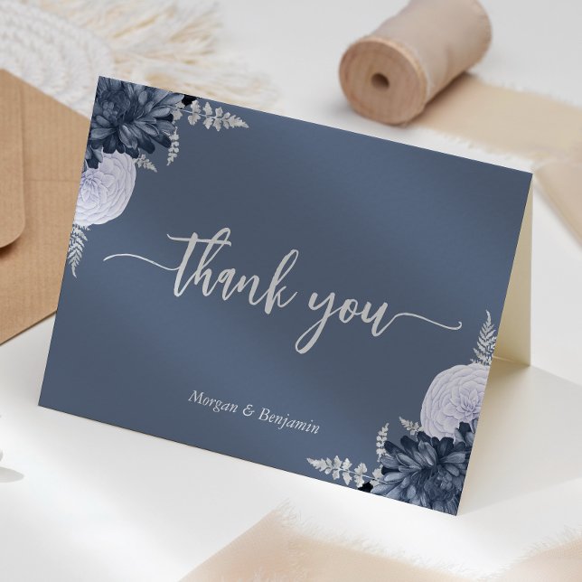 Dusty Blue Silver Floral Script Wedding Dankeskarte (Von Creator hochgeladen)