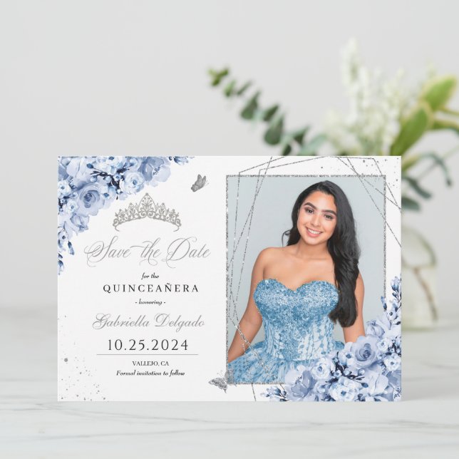 Dusty Blue Silver Quinceañera Save the Date Foto Einladung (Stehend Vorderseite)