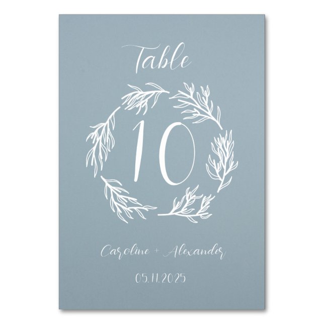 Dusty Blue Simple Floral Script Minimalistischer C Tischnummer (Vorderseite)
