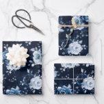 Dusty Blue Slate Navy Floral Botanical Wedding Wra Geschenkpapier Set<br><div class="desc">Elegant dusty blau / Navy Thema Hochzeitspapier mit elegantem Bouquet von Dusty Blue,  Marine,  Schiefer Rose Blume Knospen und blauen Eukalyptus-Blätter. Bitte kontaktieren Sie mich für Hilfe bei der Anpassung oder wenn Sie ein anderes Produkt mit diesem Design benötigen.</div>