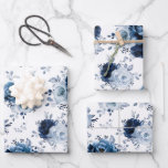 Dusty Blue Slate Navy Floral Botanical Wedding Wra Geschenkpapier Set<br><div class="desc">Elegant dusty blau / Navy Thema Hochzeitspapier mit elegantem Bouquet von Dusty Blue,  Marine,  Schiefer Rose Blume Knospen und blauen Eukalyptus-Blätter. Bitte kontaktieren Sie mich für Hilfe bei der Anpassung oder wenn Sie ein anderes Produkt mit diesem Design benötigen.</div>