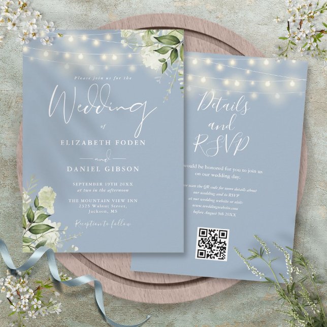 Dusty Blue String Lights Floral QR Code Wedding Einladung (Dusty Blue String Lights Floral QR Code Wedding Invitation)