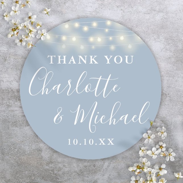 Dusty Blue String Lights Gastgeschenk Hochzeit Vie Runder Aufkleber (Dusty Blue String Lights Wedding Favor Thank You Classic Round Sticker)