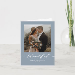 Dusty Blue Thankful Script Wedding geklappt Dankeskarte