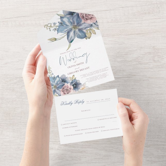 Dusty Blue und Mauve Floral Elegante Wedding All i In One Einladung (Abreißen)