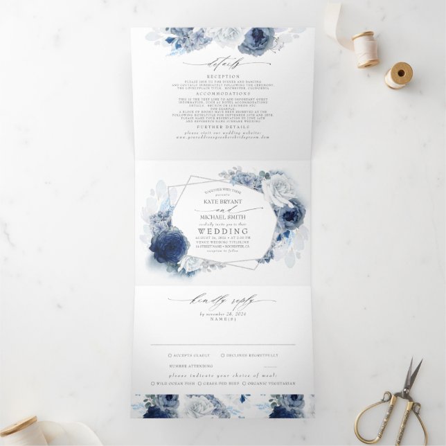 Dusty Blue und Navy Floral Botanical Wedding Tri-F Dreifach Gefaltete Einladung (Innenseite)
