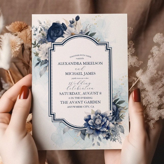 Dusty Blue und Navy Floral Elegante Hochzeit Einladung (Von Creator hochgeladen)