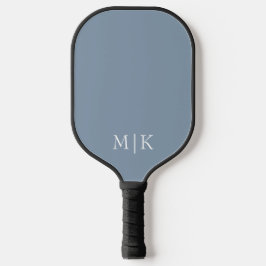 Dusty Blue und White | Modernes Monogramm Pickleball Schläger